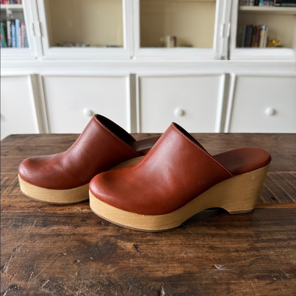Everlane Cognac Leather Clog in size 5.5